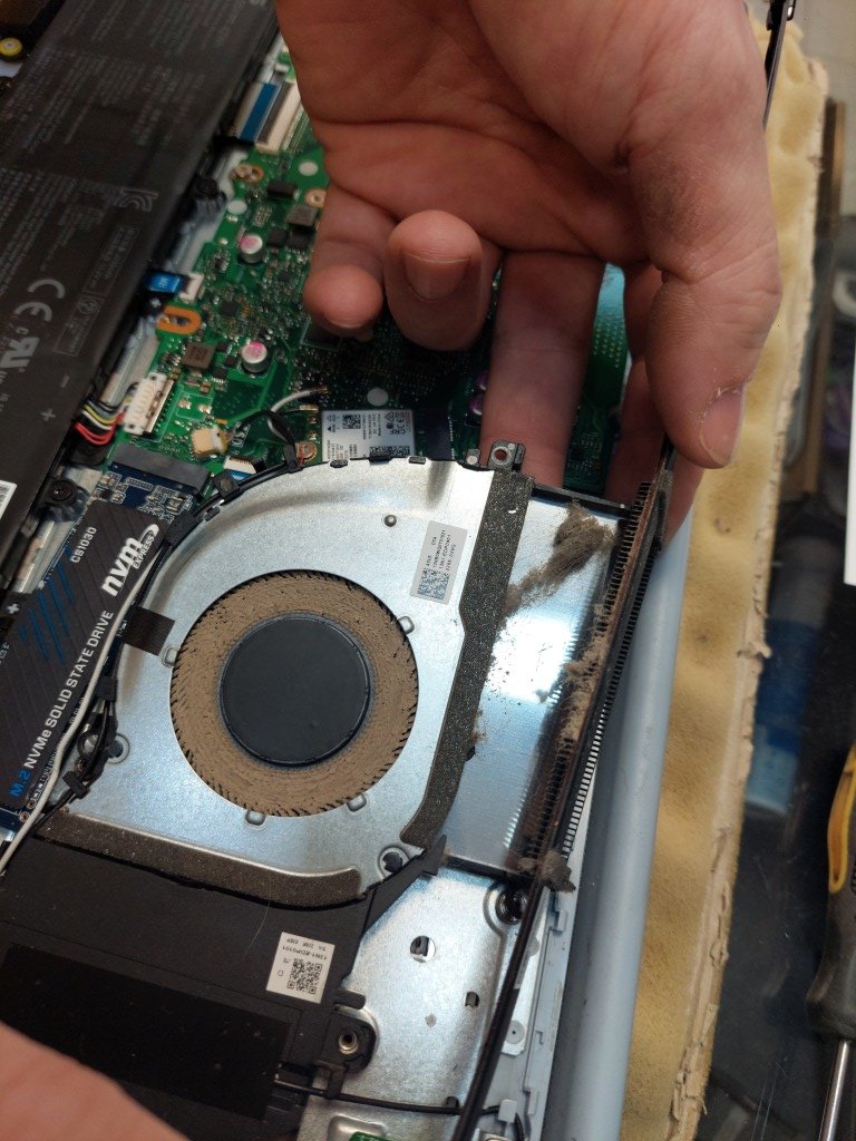 laptop-hardware-clean_20240302-3.jpg