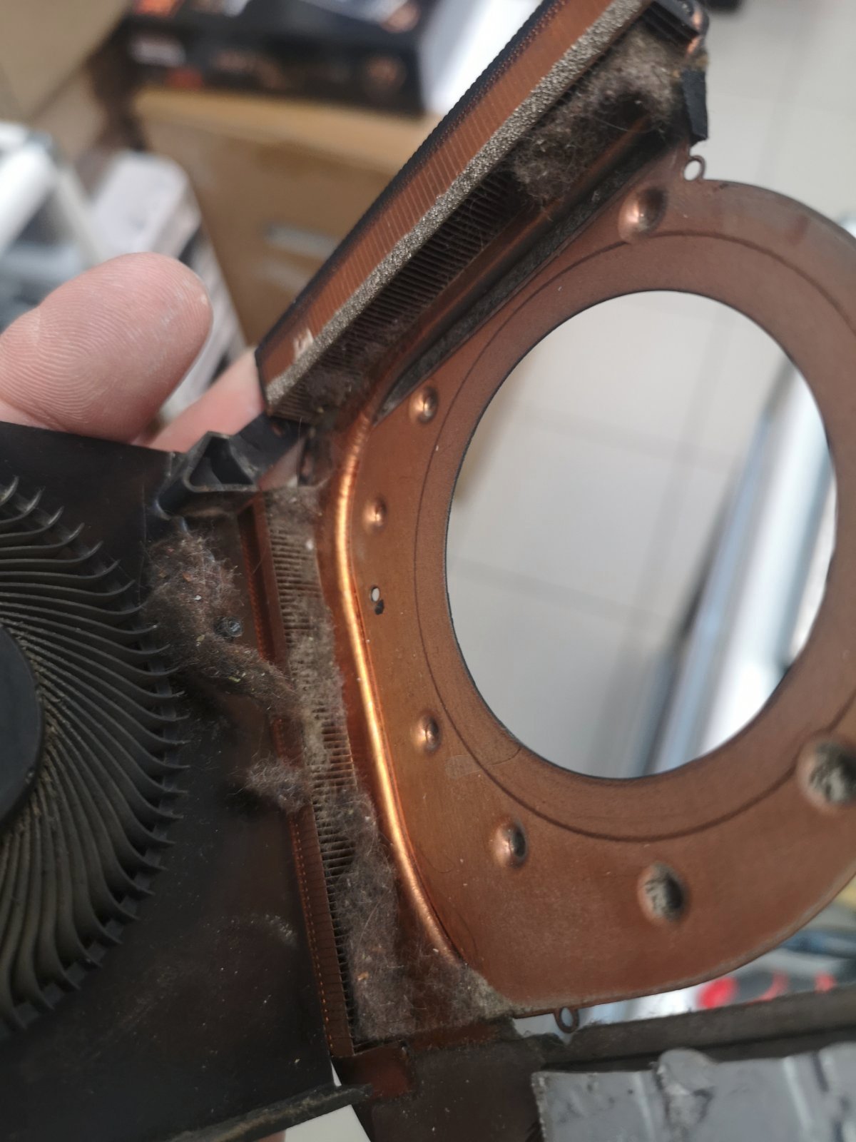 hardware-cleaning-lenovo-legion-100525-1.jpg