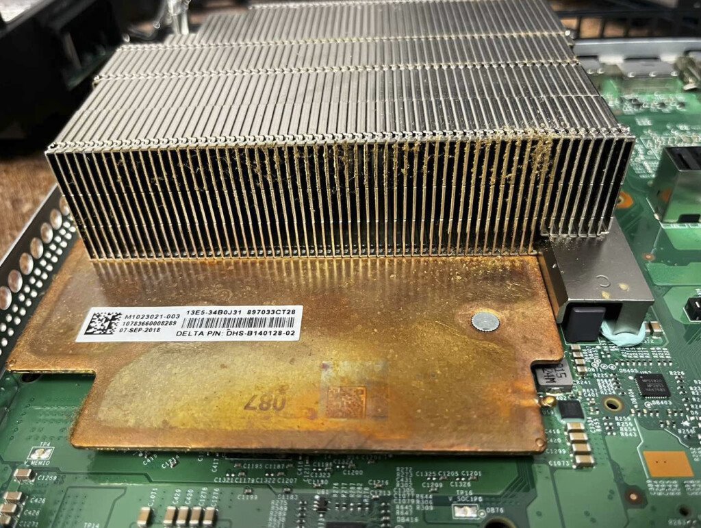 XboxOneX-hardwareClean-4.jpg