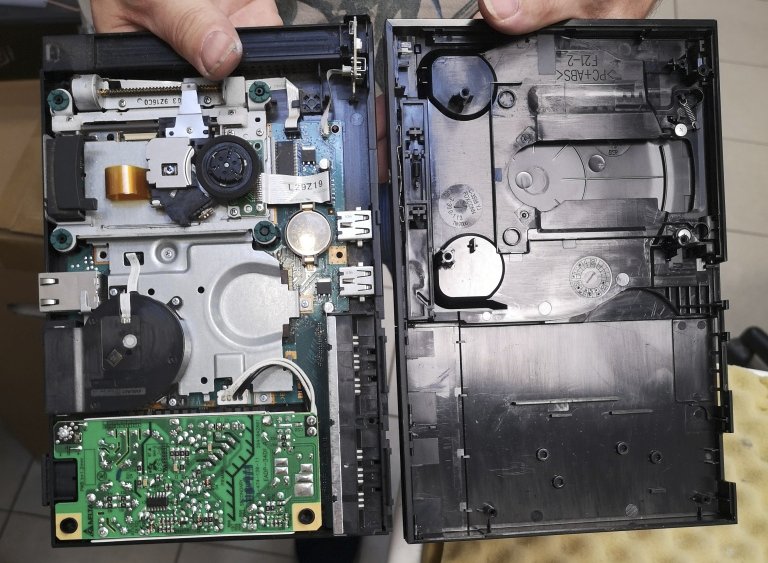 Playstation2Slim-hardwareclean-1.jpg